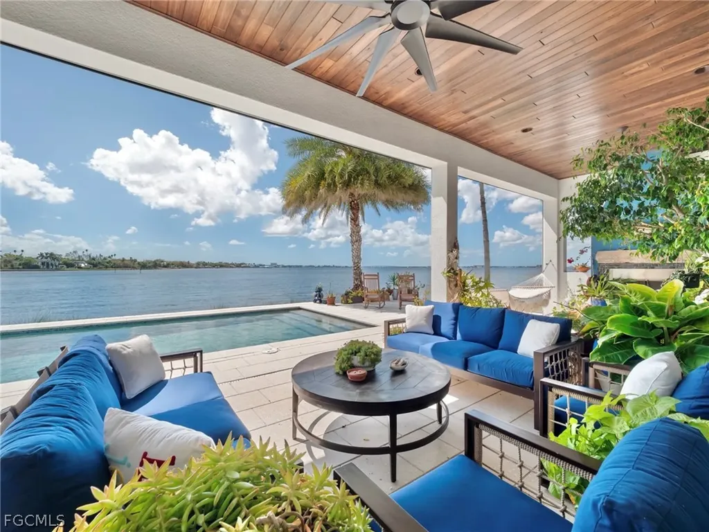 911 Aqua Lane Fort Myers FL 33919