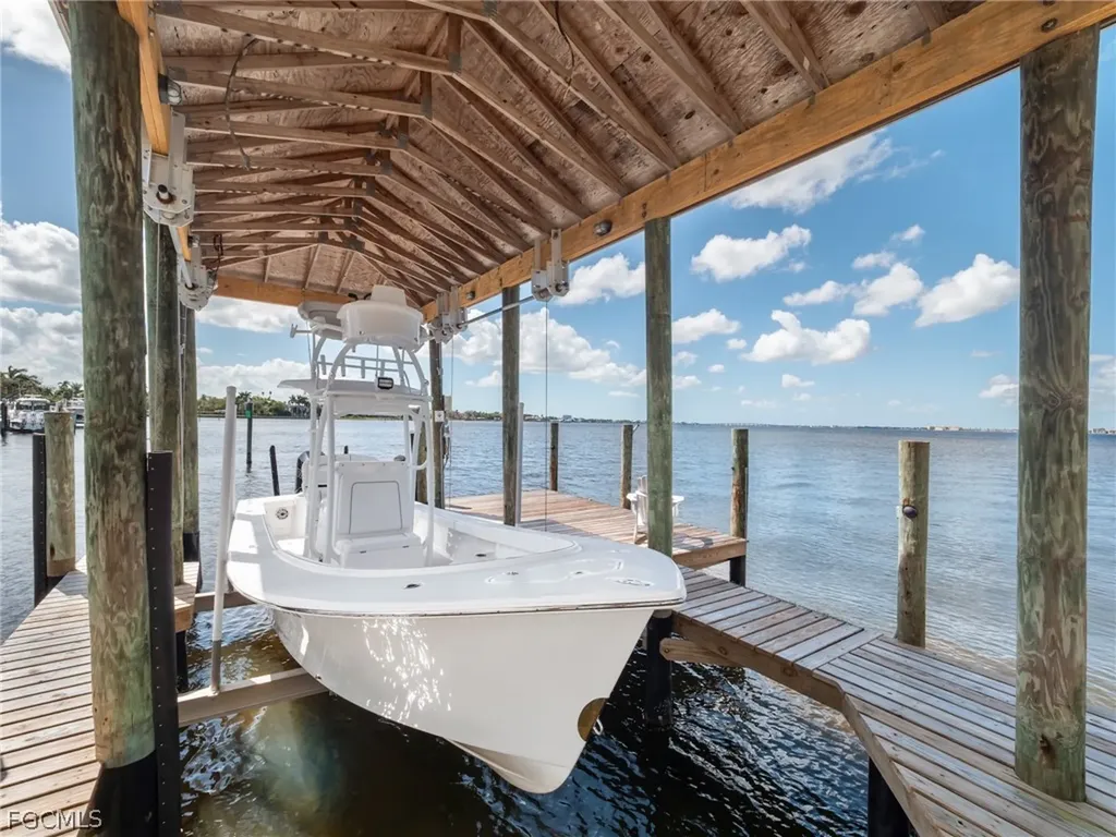 911 Aqua Lane Fort Myers FL 33919