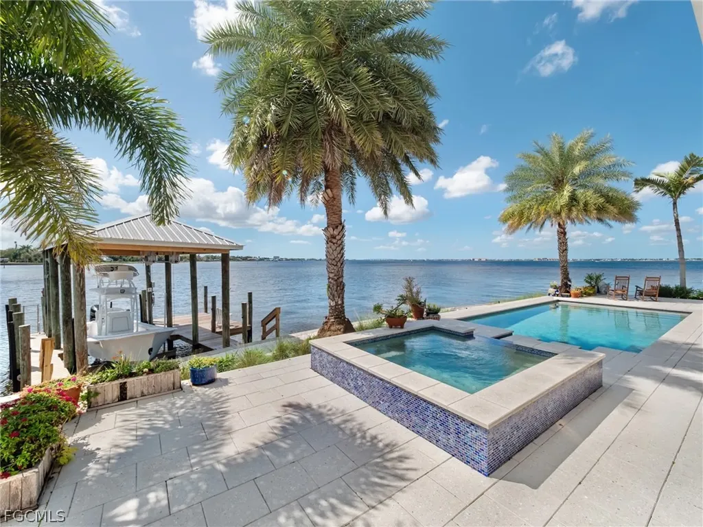 911 Aqua Lane Fort Myers FL 33919