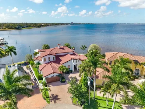 911 Aqua Lane Fort Myers FL 33919
