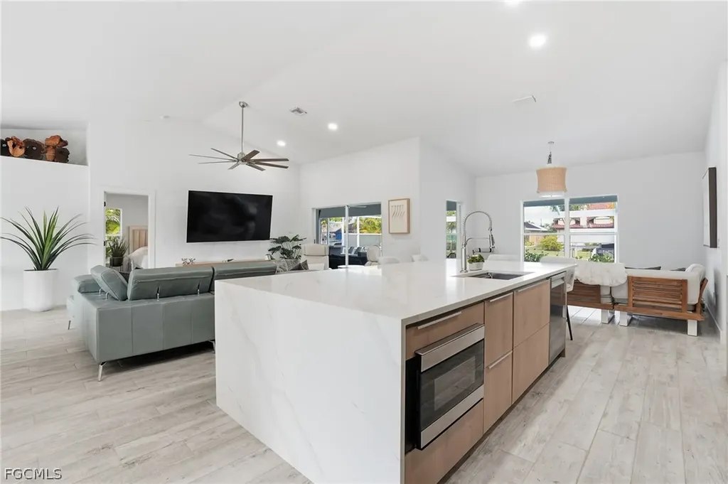 5227 SW 11th Place Cape Coral FL 33914
