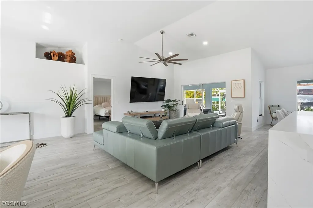 5227 SW 11th Place Cape Coral FL 33914
