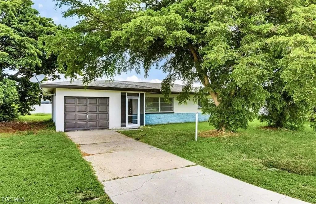213 SE 47th Street Cape Coral FL 33904