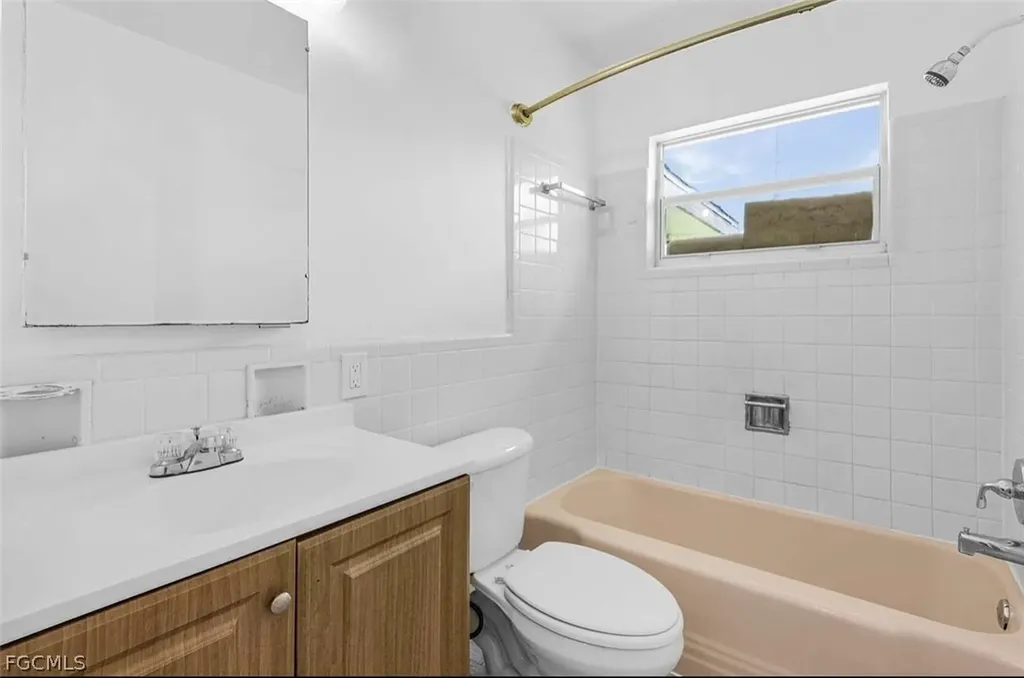 213 SE 47th Street Cape Coral FL 33904
