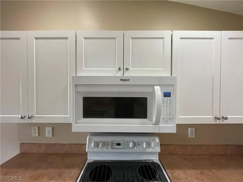 621 SE 46th Terrace Cape Coral FL 33904