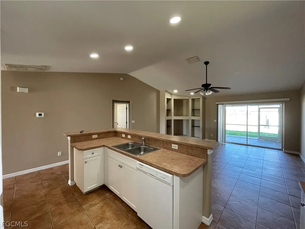 621 SE 46th Terrace Cape Coral FL 33904