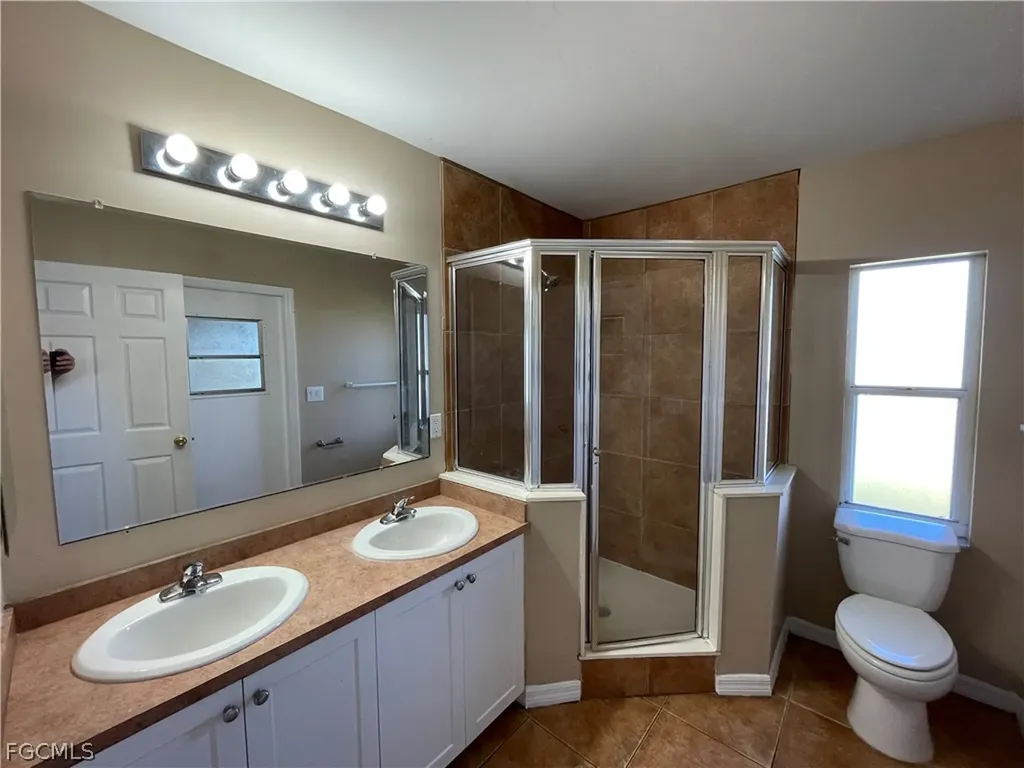 621 SE 46th Terrace Cape Coral FL 33904