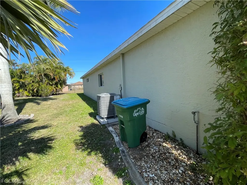 621 SE 46th Terrace Cape Coral FL 33904