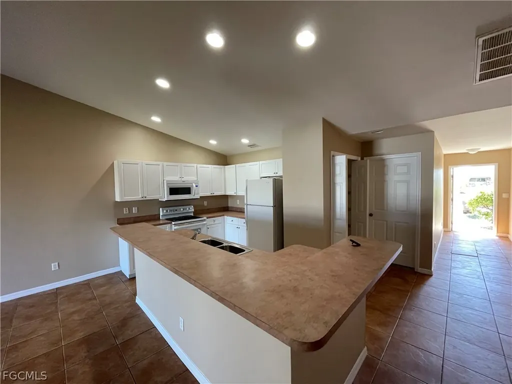 621 SE 46th Terrace Cape Coral FL 33904