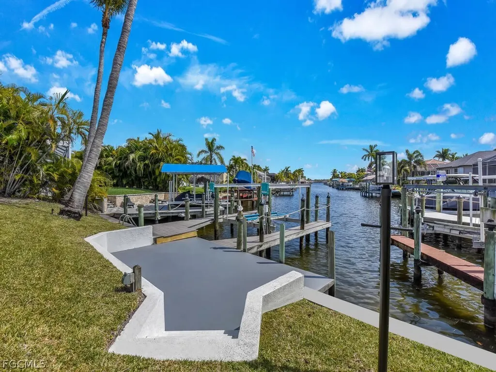 3721 Surfside Boulevard Cape Coral FL 33914