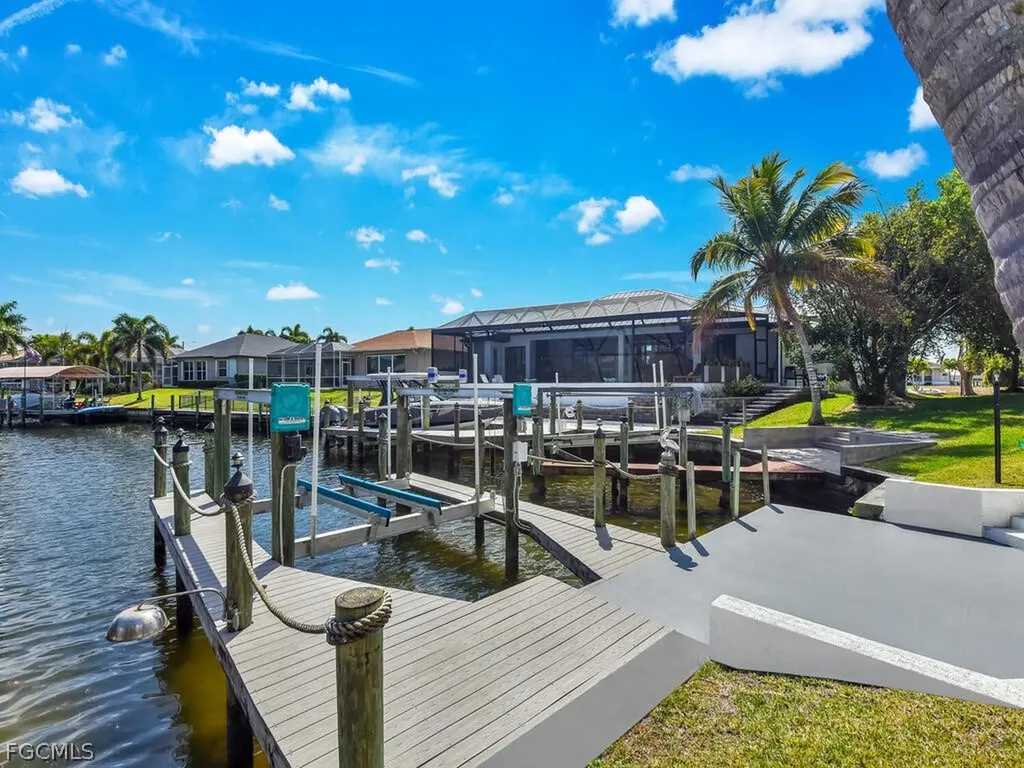 3721 Surfside Boulevard Cape Coral FL 33914