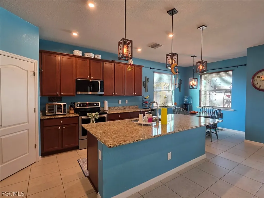 4102 SW 14th Place Cape Coral FL 33914