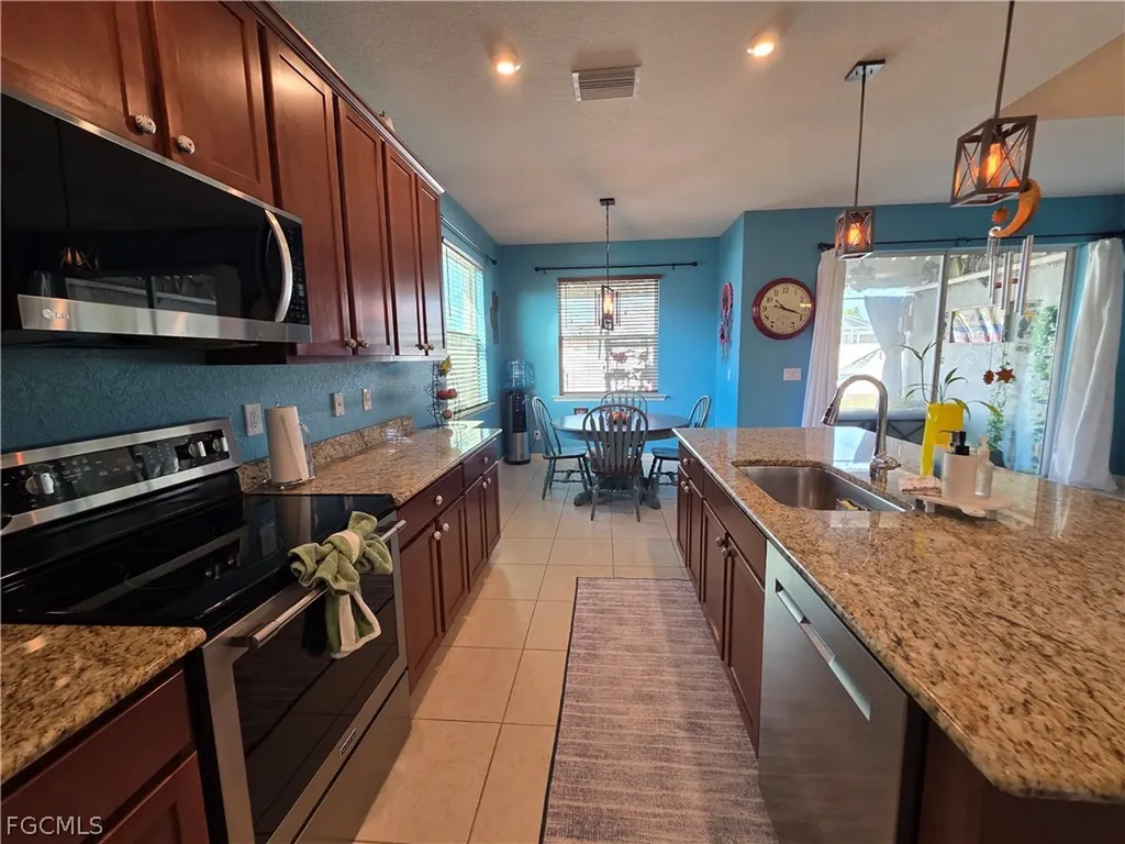 4102 SW 14th Place Cape Coral FL 33914