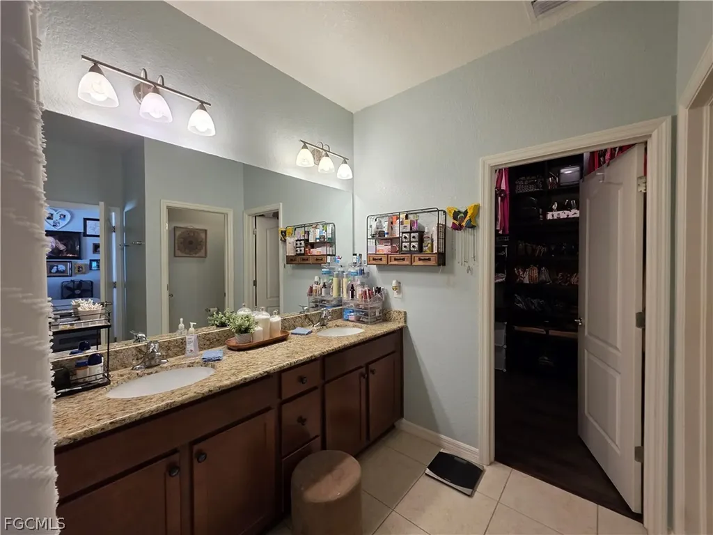 4102 SW 14th Place Cape Coral FL 33914