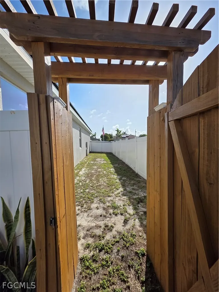 4102 SW 14th Place Cape Coral FL 33914
