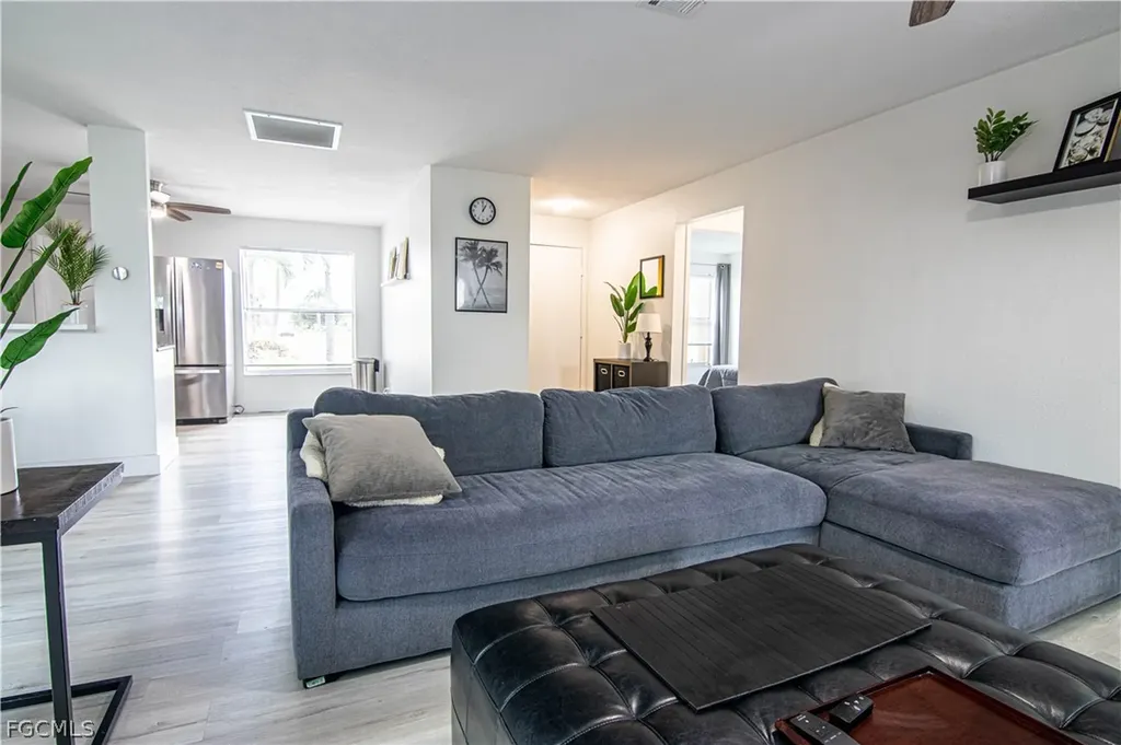 1913 SE 15th Place Cape Coral FL 33990