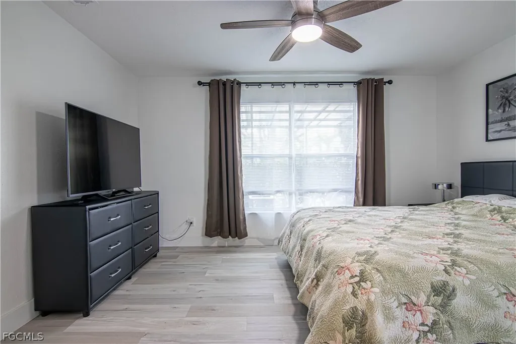 1913 SE 15th Place Cape Coral FL 33990