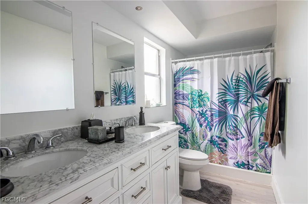 1913 SE 15th Place Cape Coral FL 33990