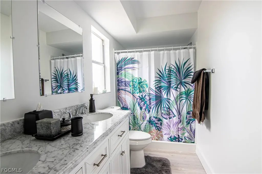 1913 SE 15th Place Cape Coral FL 33990