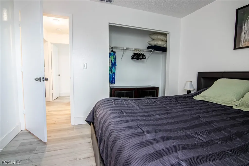 1913 SE 15th Place Cape Coral FL 33990