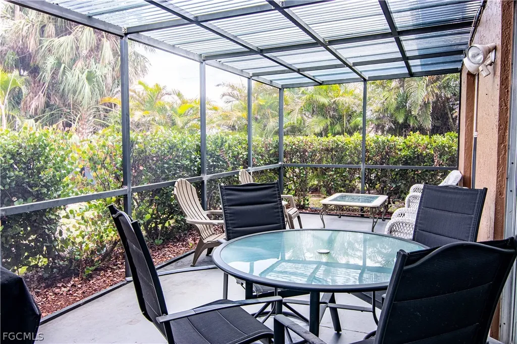 1913 SE 15th Place Cape Coral FL 33990