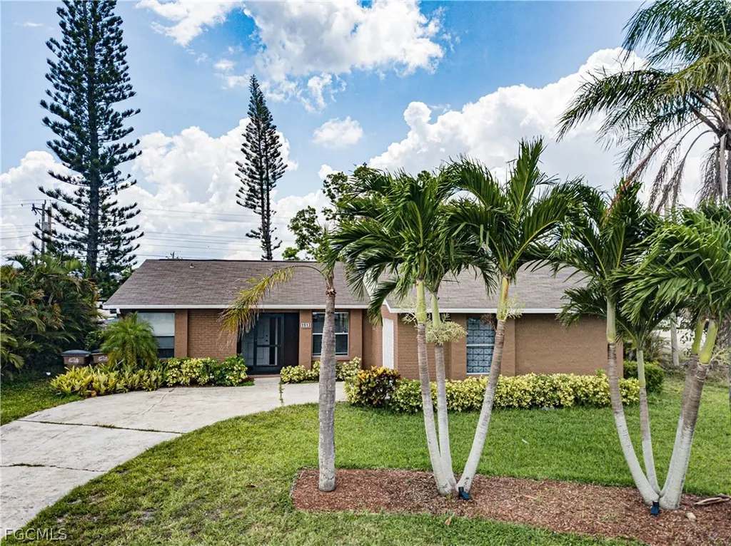 1913 SE 15th Place Cape Coral FL 33990