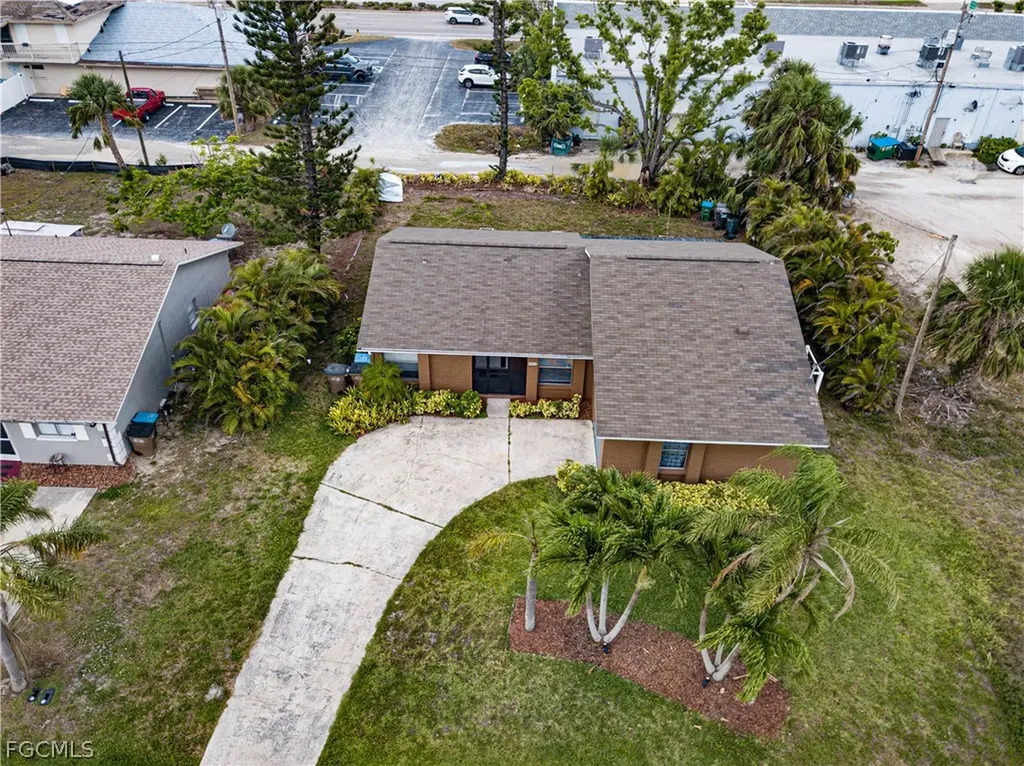 1913 SE 15th Place Cape Coral FL 33990