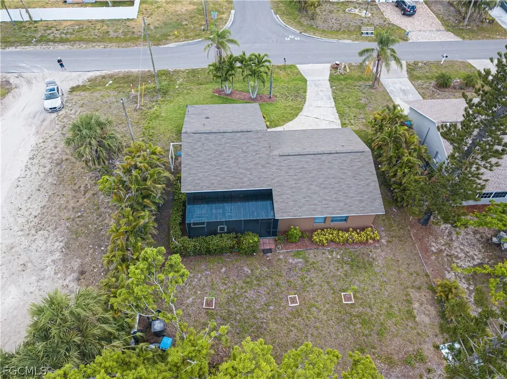 1913 SE 15th Place Cape Coral FL 33990