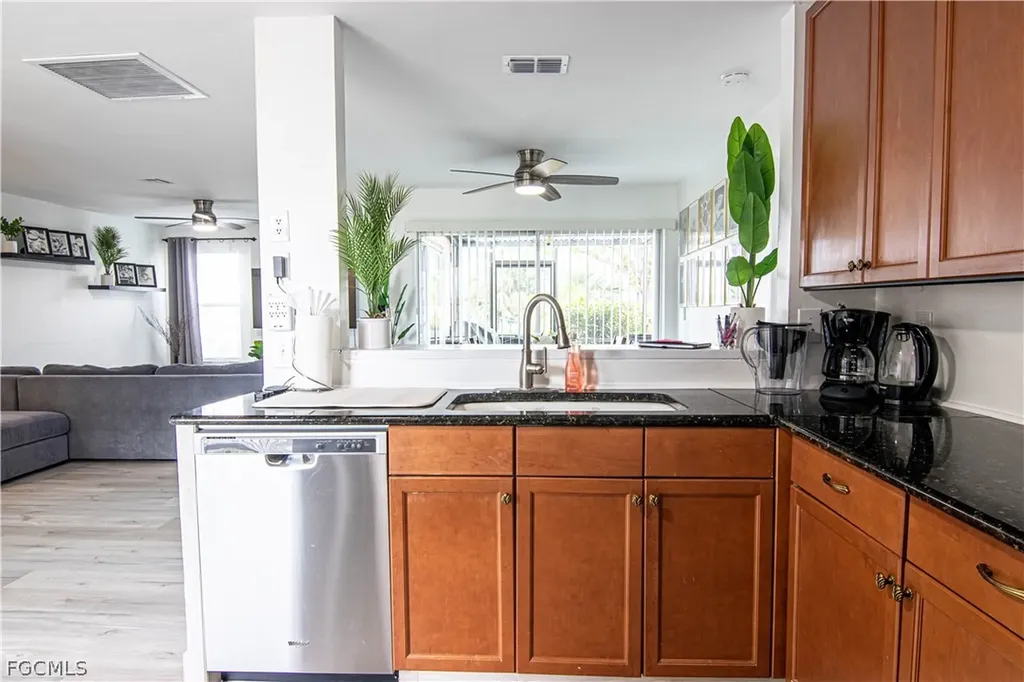 1913 SE 15th Place Cape Coral FL 33990