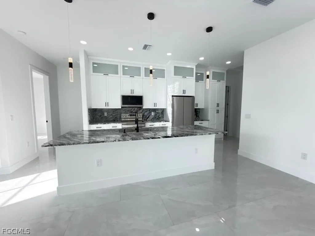 913 Glenn Avenue Lehigh Acres FL 33972