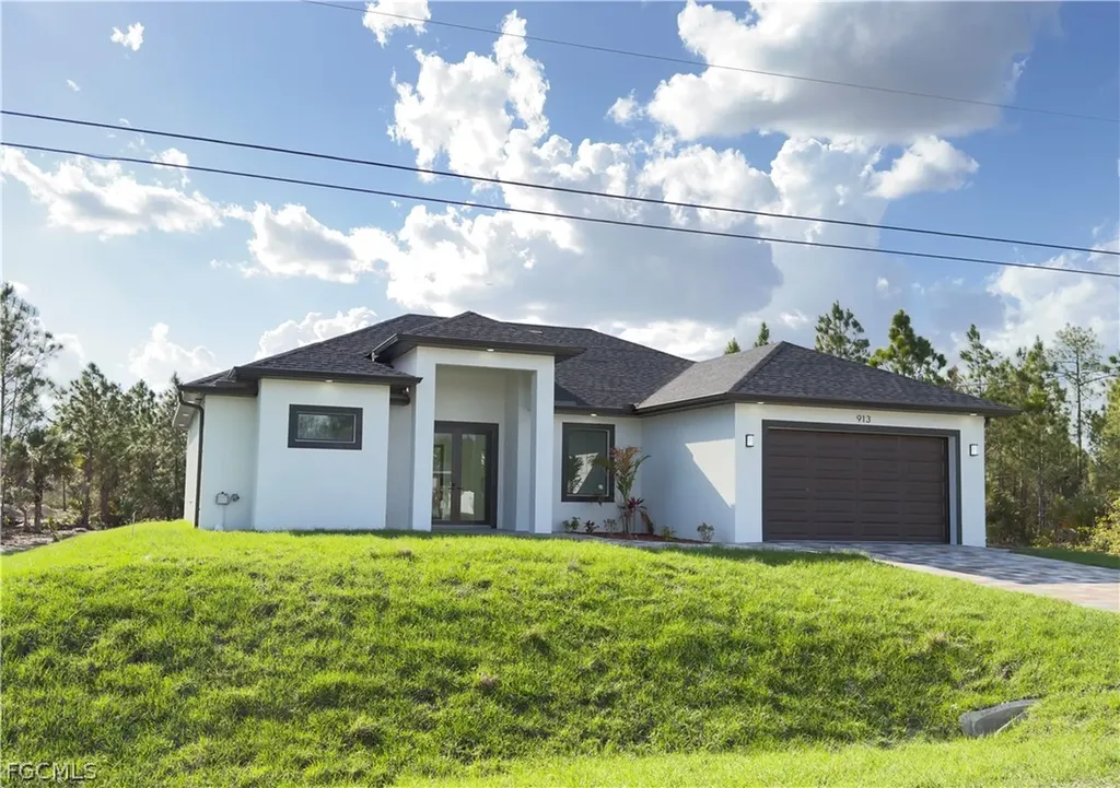 913 Glenn Avenue Lehigh Acres FL 33972