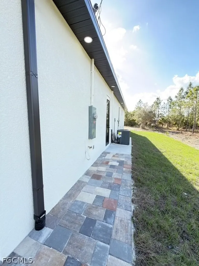 913 Glenn Avenue Lehigh Acres FL 33972