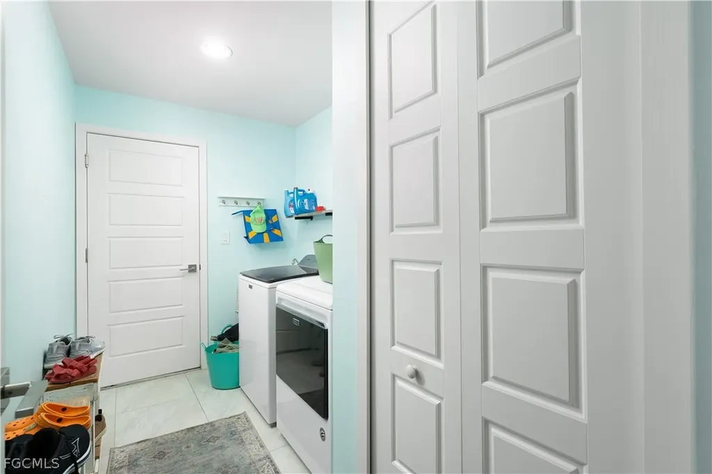 2533 SW 38th Terrace Cape Coral FL 33914