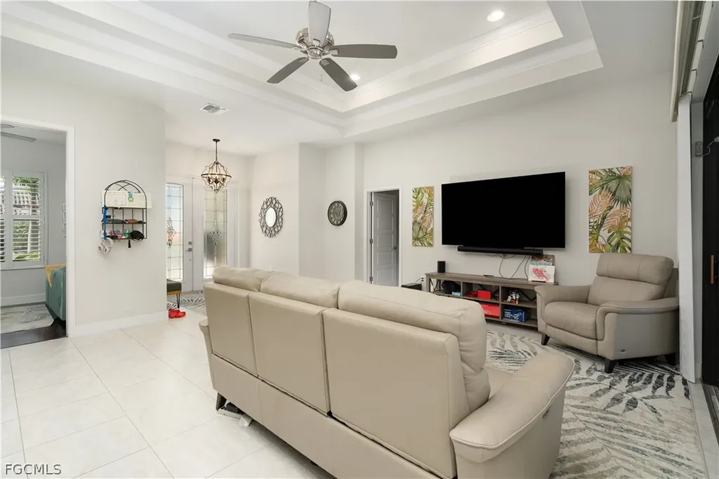 2533 SW 38th Terrace Cape Coral FL 33914