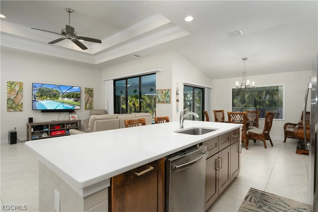 2533 SW 38th Terrace Cape Coral FL 33914