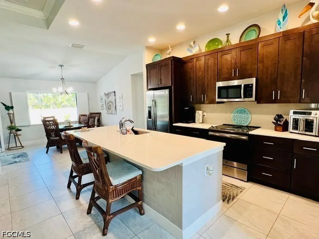 2533 SW 38th Terrace Cape Coral FL 33914