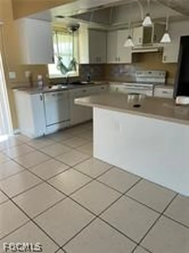 3035 SW 12th Avenue Cape Coral FL 33914