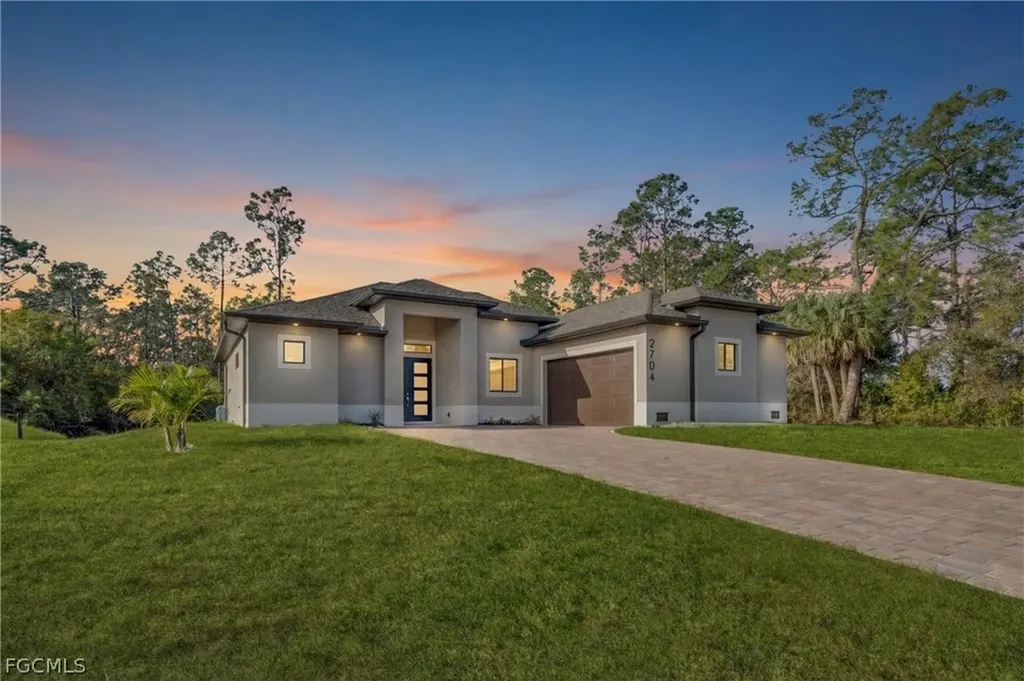 2704 E 15th Street Lehigh Acres FL 33972