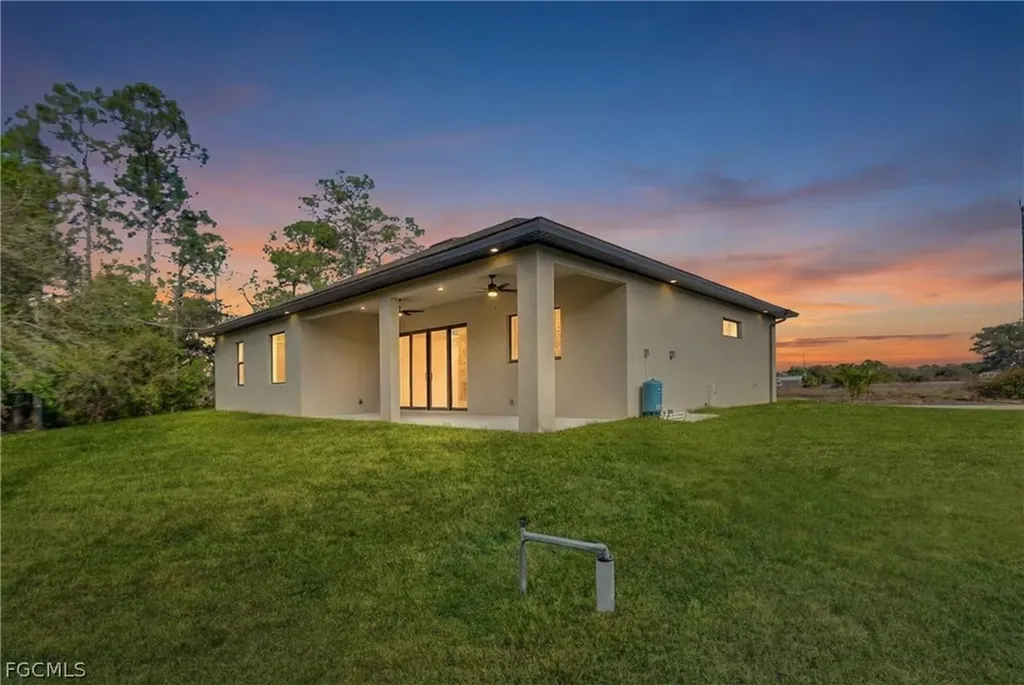 2704 E 15th Street Lehigh Acres FL 33972