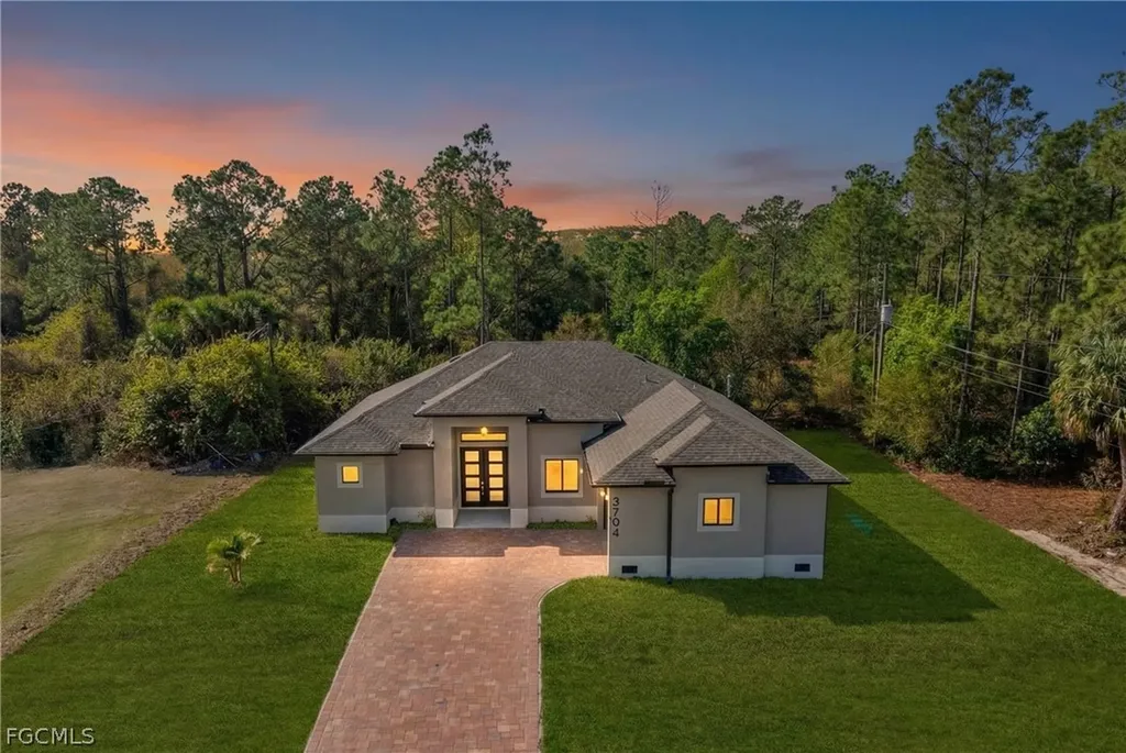 2704 E 15th Street Lehigh Acres FL 33972