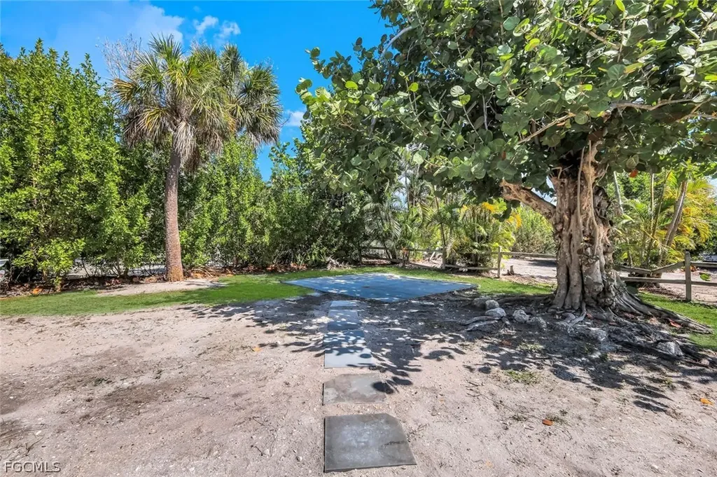 746 Cardium Street Sanibel FL 33957