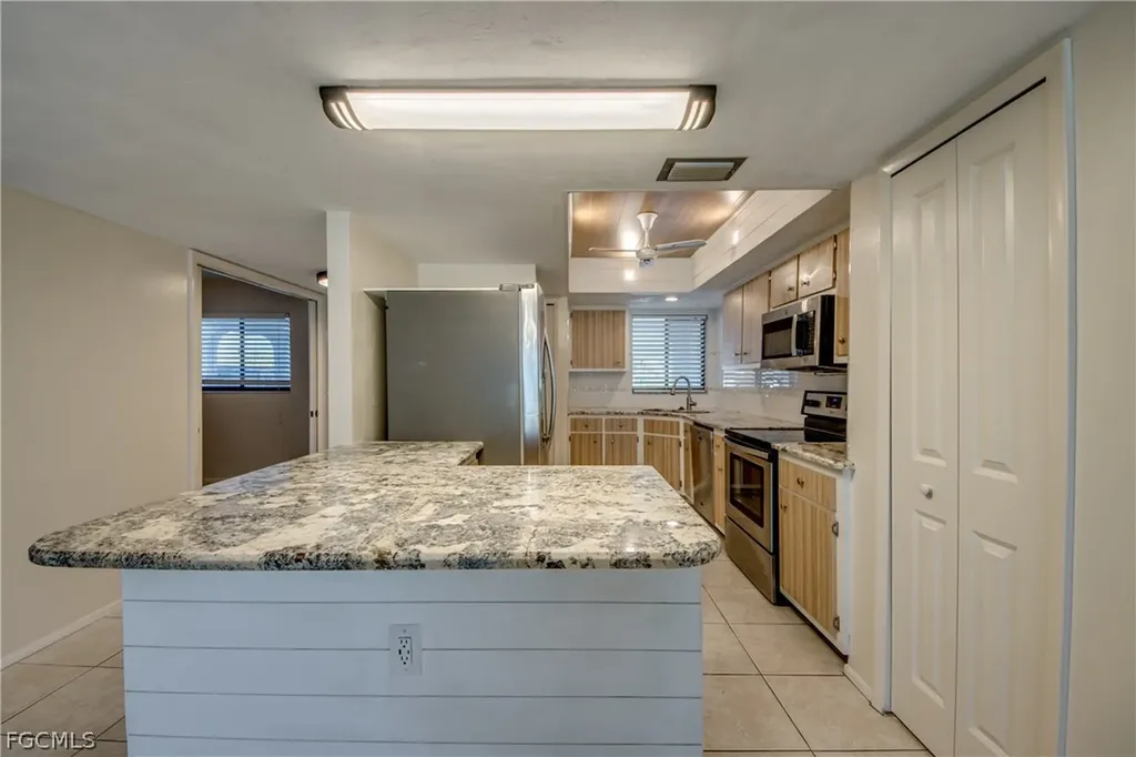 1202 Cape Coral Parkway W Cape Coral FL 33914