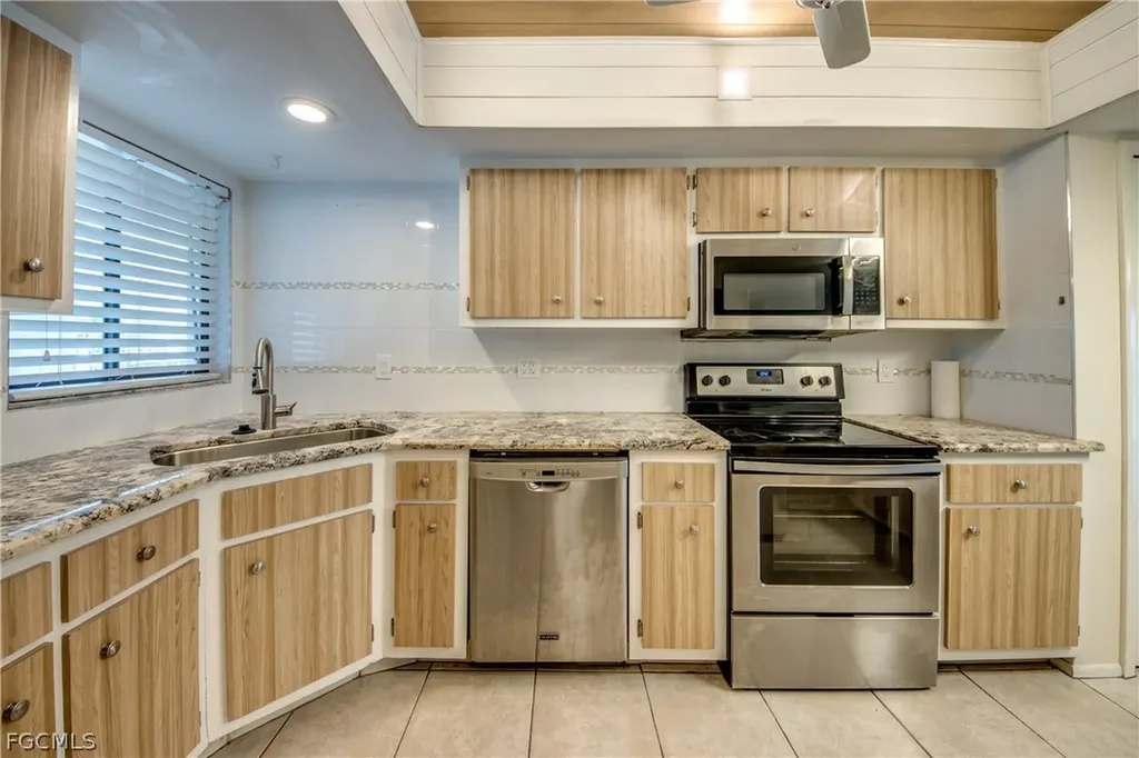 1202 Cape Coral Parkway W Cape Coral FL 33914