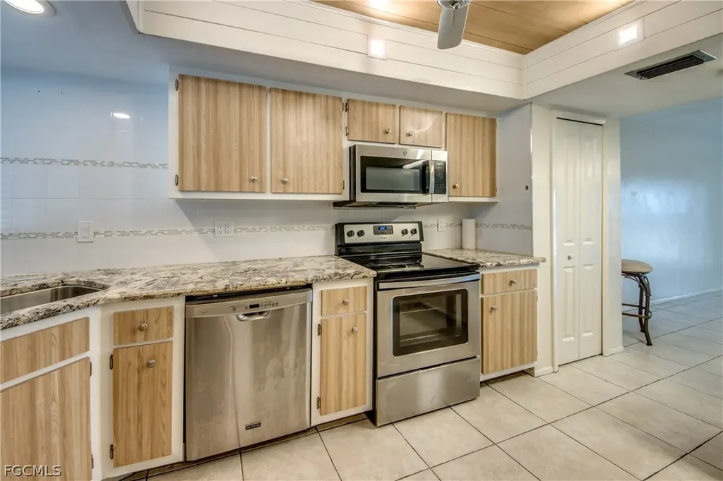 1202 Cape Coral Parkway W Cape Coral FL 33914