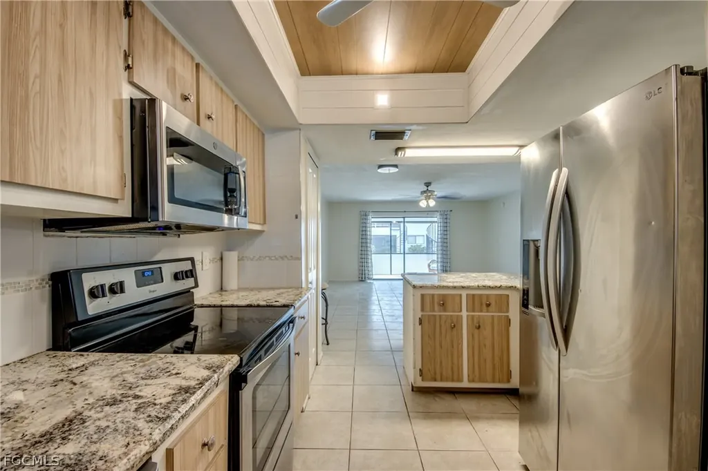 1202 Cape Coral Parkway W Cape Coral FL 33914