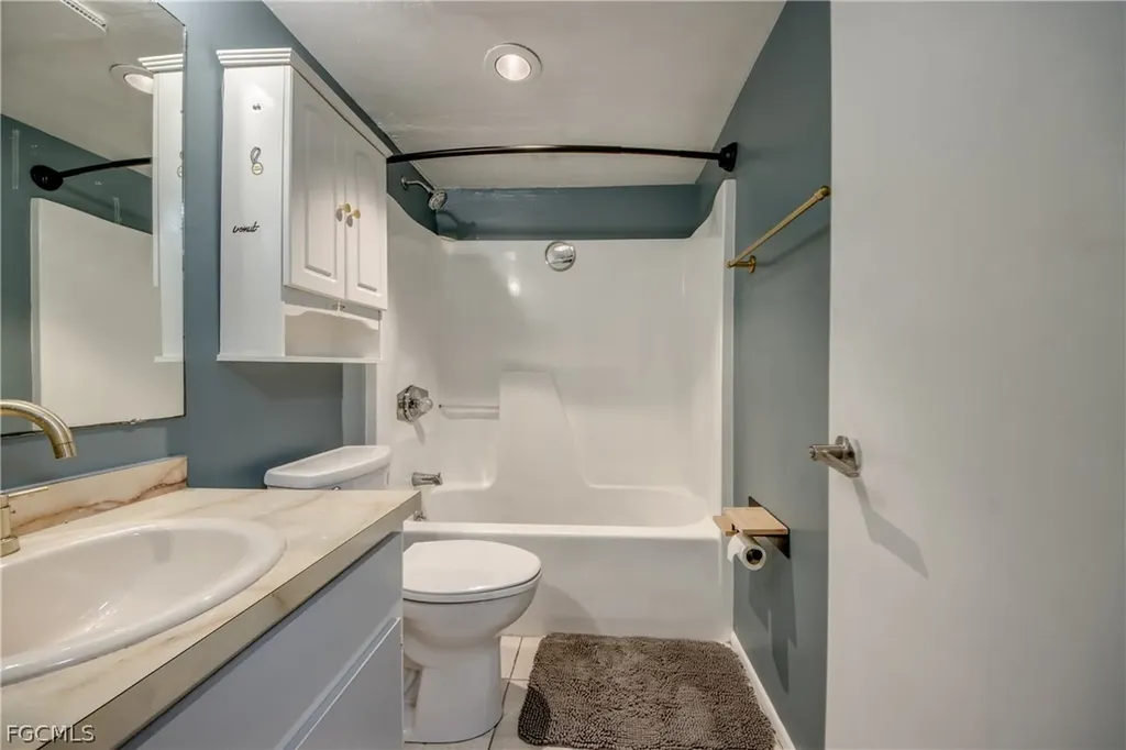 1202 Cape Coral Parkway W Cape Coral FL 33914