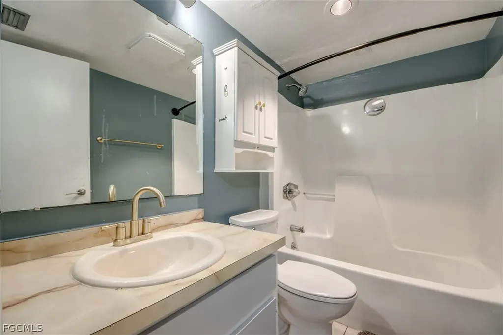1202 Cape Coral Parkway W Cape Coral FL 33914