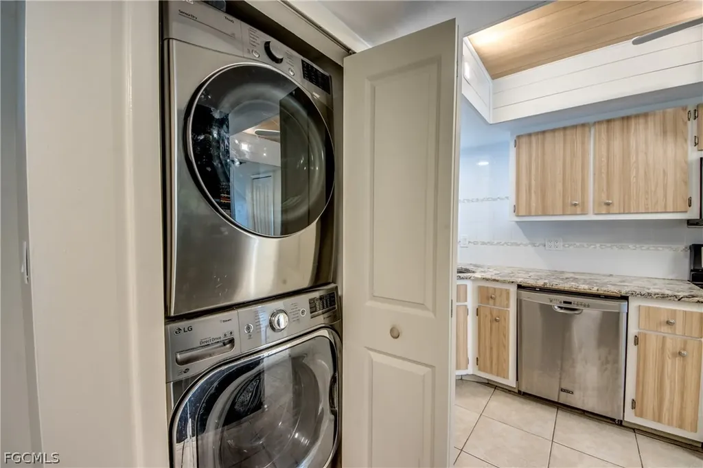 1202 Cape Coral Parkway W Cape Coral FL 33914