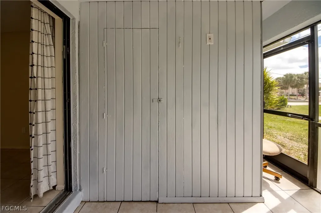 1202 Cape Coral Parkway W Cape Coral FL 33914