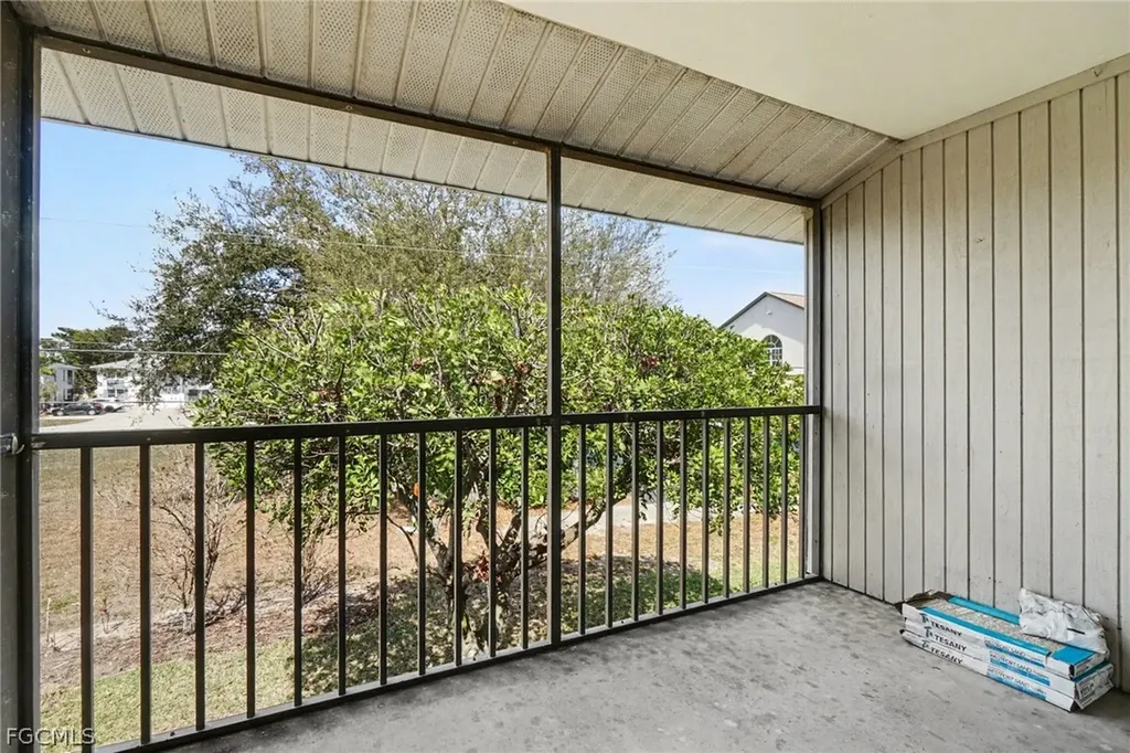 423 Cape Coral Parkway W Cape Coral FL 33914